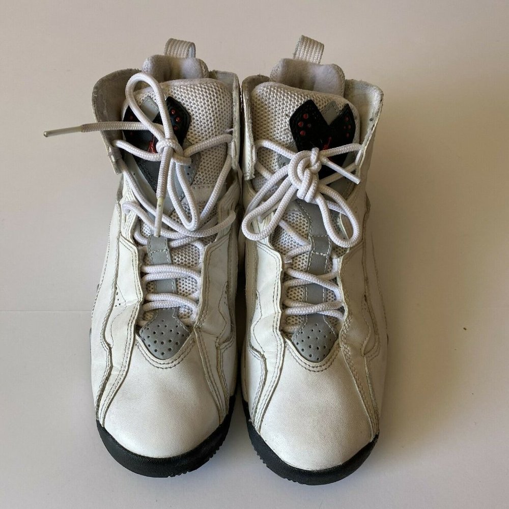 NIKE BOYS AIR JORDAN WHITE SHOES SIZE 4.5Y